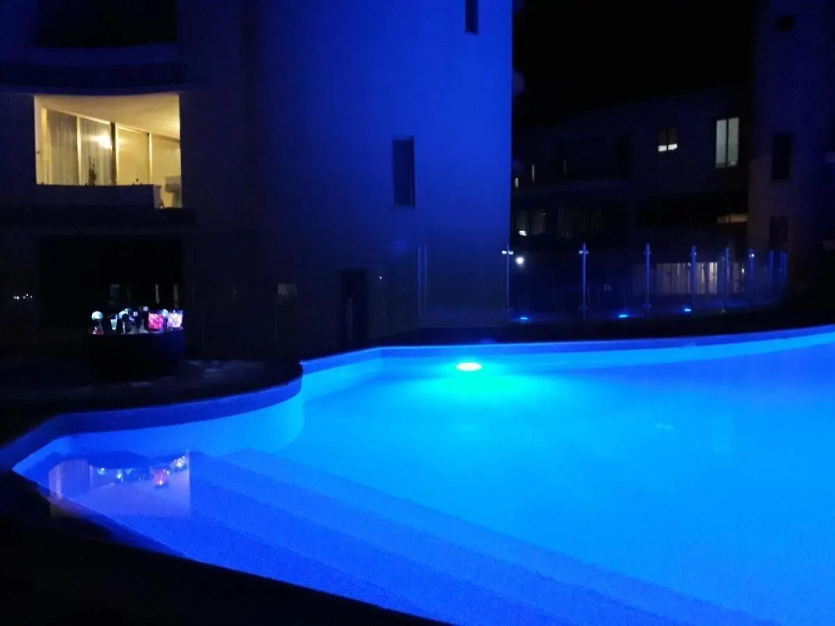 Anamor Apartment 408 ラルナカ